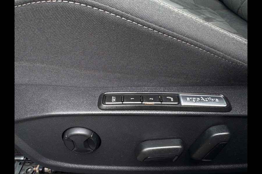 Volkswagen Golf 204PK eHybrid [PHEV] STYLE NAVI/ELEK. STOEL/STUURW. VERW.
