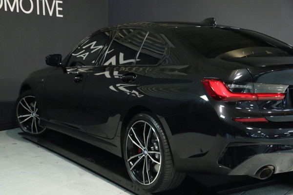 BMW 3-serie 320e M Sport / ACC / CAMERA / LEDER / CARPLAY / STUUR+STOELVERW