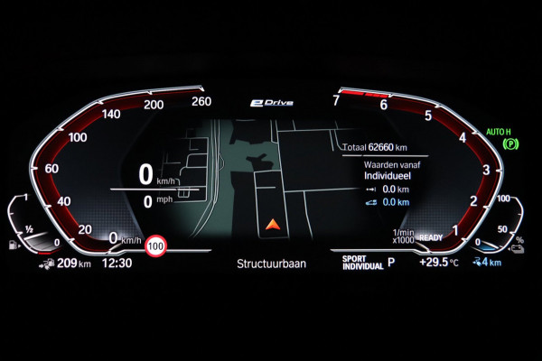 BMW 3-serie 320e M Sport / ACC / CAMERA / LEDER / CARPLAY / STUUR+STOELVERW