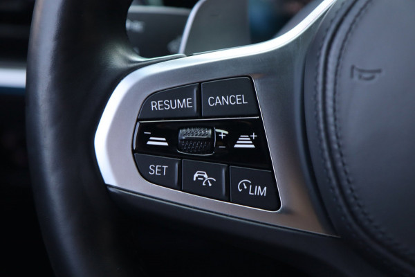 BMW 3-serie 320e M Sport / ACC / CAMERA / LEDER / CARPLAY / STUUR+STOELVERW