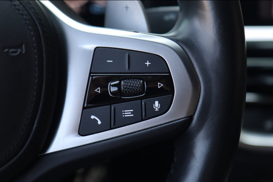 BMW 3-serie 320e M Sport / ACC / CAMERA / LEDER / CARPLAY / STUUR+STOELVERW