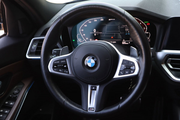 BMW 3-serie 320e M Sport / ACC / CAMERA / LEDER / CARPLAY / STUUR+STOELVERW