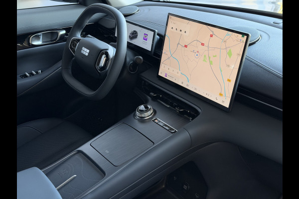 GEELY E5 Pro+ 68 kWh | LONG RANGE 450 Km wltp | 8 Jaar Garantie | 19'' LMV Verwarmde & Gekoelde Stoelen | 360° View | Warmtepomp | Leder