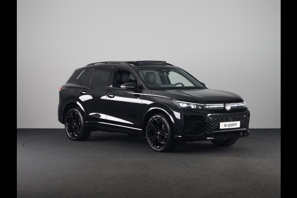 Volkswagen Tiguan 1.5 eHybrid R-Line Edition 272 pk Automaat (DSG) | Verlengde garantie | Navigatie | Panoramadak | Trekhaak (wegklapbaar) | Rondomzicht camera | Lederen bekleding |Stoelverwarming/ventilatie | R-Line |