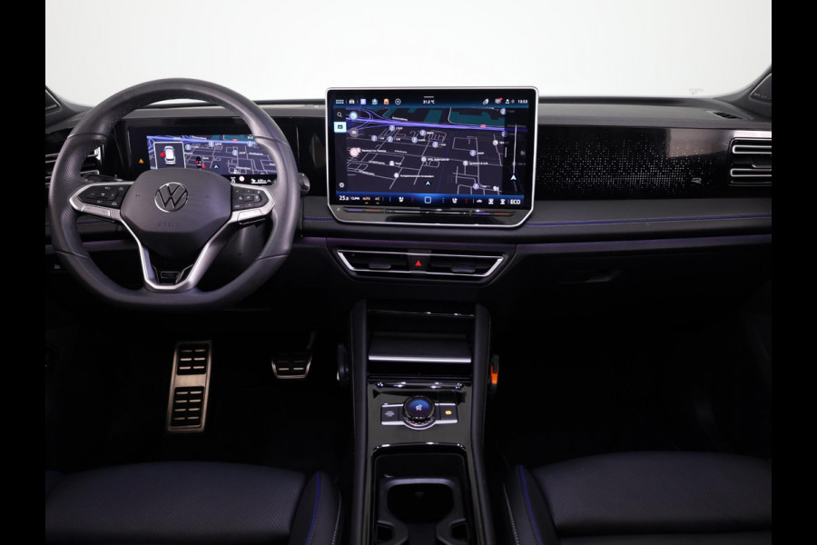 Volkswagen Tiguan 1.5 eHybrid R-Line Edition 272 pk Automaat (DSG) | Verlengde garantie | Navigatie | Panoramadak | Trekhaak (wegklapbaar) | Rondomzicht camera | Lederen bekleding |Stoelverwarming/ventilatie | R-Line |