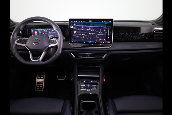 Volkswagen Tiguan 1.5 eHybrid R-Line Edition 272 pk Automaat (DSG) | Verlengde garantie | Navigatie | Panoramadak | Trekhaak (wegklapbaar) | Rondomzicht camera | Lederen bekleding |Stoelverwarming/ventilatie | R-Line |
