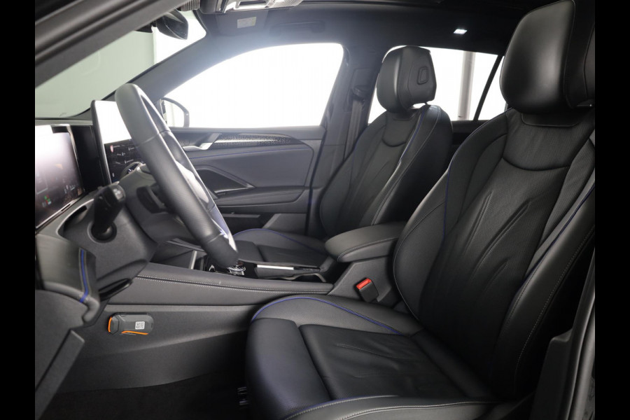 Volkswagen Tiguan 1.5 eHybrid R-Line Edition 272 pk Automaat (DSG) | Verlengde garantie | Navigatie | Panoramadak | Trekhaak (wegklapbaar) | Rondomzicht camera | Lederen bekleding |Stoelverwarming/ventilatie | R-Line |