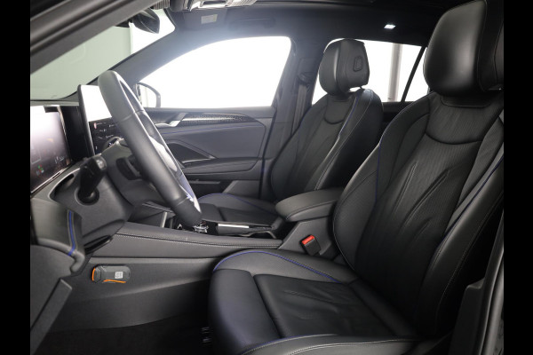 Volkswagen Tiguan 1.5 eHybrid R-Line Edition 272 pk Automaat (DSG) | Verlengde garantie | Navigatie | Panoramadak | Trekhaak (wegklapbaar) | Rondomzicht camera | Lederen bekleding |Stoelverwarming/ventilatie | R-Line |