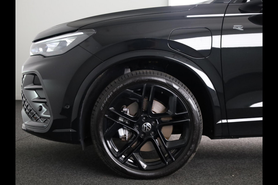 Volkswagen Tiguan 1.5 eHybrid R-Line Edition 272 pk Automaat (DSG) | Verlengde garantie | Navigatie | Panoramadak | Trekhaak (wegklapbaar) | Rondomzicht camera | Lederen bekleding |Stoelverwarming/ventilatie | R-Line |