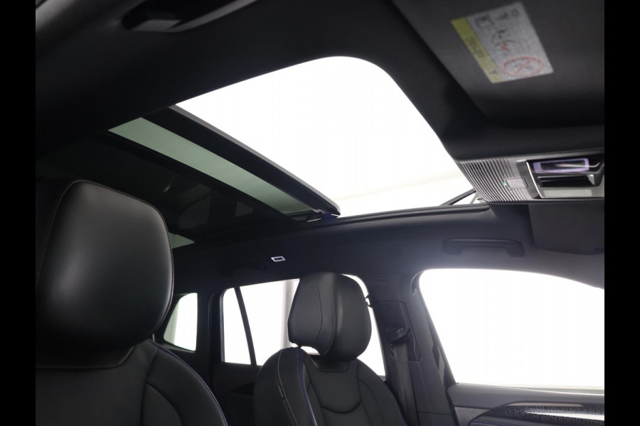 Volkswagen Tiguan 1.5 eHybrid R-Line Edition 272 pk Automaat (DSG) | Verlengde garantie | Navigatie | Panoramadak | Trekhaak (wegklapbaar) | Rondomzicht camera | Lederen bekleding |Stoelverwarming/ventilatie | R-Line |