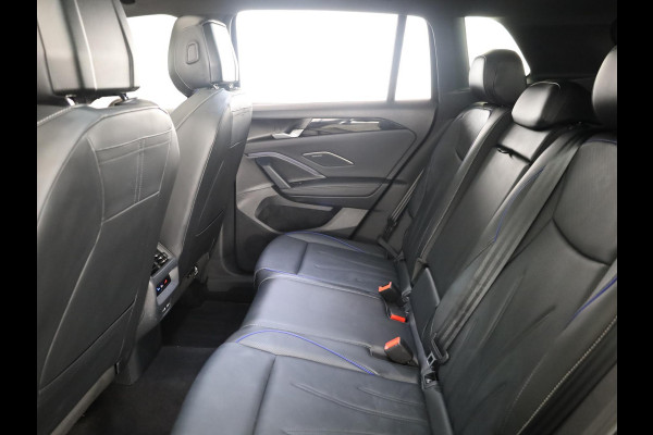 Volkswagen Tiguan 1.5 eHybrid R-Line Edition 272 pk Automaat (DSG) | Verlengde garantie | Navigatie | Panoramadak | Trekhaak (wegklapbaar) | Rondomzicht camera | Lederen bekleding |Stoelverwarming/ventilatie | R-Line |