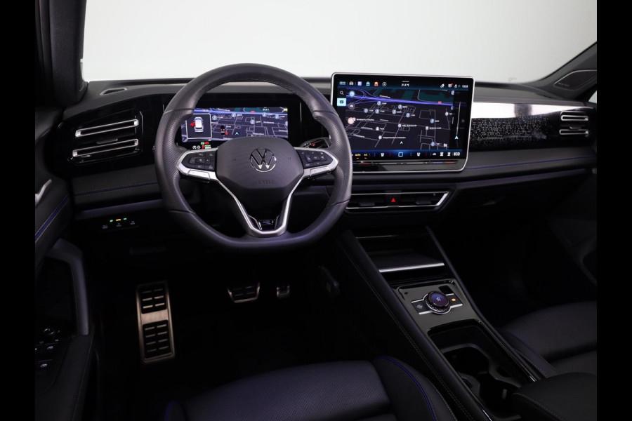 Volkswagen Tiguan 1.5 eHybrid R-Line Edition 272 pk Automaat (DSG) | Verlengde garantie | Navigatie | Panoramadak | Trekhaak (wegklapbaar) | Rondomzicht camera | Lederen bekleding |Stoelverwarming/ventilatie | R-Line |