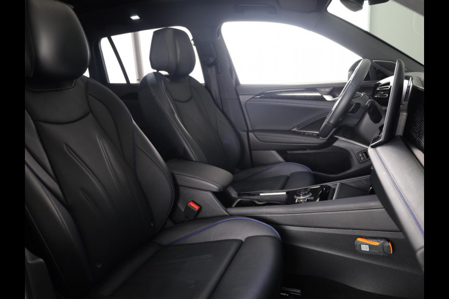 Volkswagen Tiguan 1.5 eHybrid R-Line Edition 272 pk Automaat (DSG) | Verlengde garantie | Navigatie | Panoramadak | Trekhaak (wegklapbaar) | Rondomzicht camera | Lederen bekleding |Stoelverwarming/ventilatie | R-Line |