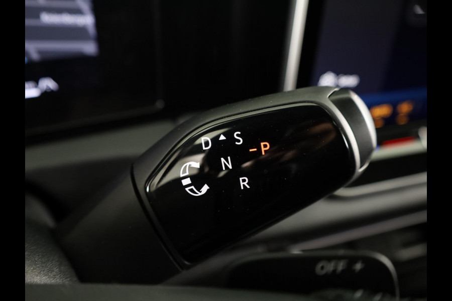 Volkswagen Tiguan 1.5 eHybrid R-Line Edition 272 pk Automaat (DSG) | Verlengde garantie | Navigatie | Panoramadak | Trekhaak (wegklapbaar) | Rondomzicht camera | Lederen bekleding |Stoelverwarming/ventilatie | R-Line |