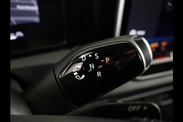 Volkswagen Tiguan 1.5 eHybrid R-Line Edition 272 pk Automaat (DSG) | Verlengde garantie | Navigatie | Panoramadak | Trekhaak (wegklapbaar) | Rondomzicht camera | Lederen bekleding |Stoelverwarming/ventilatie | R-Line |