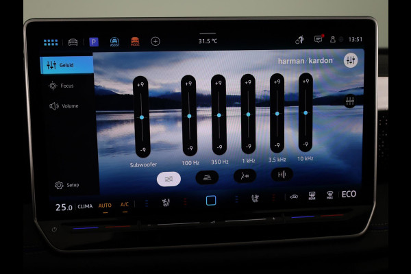 Volkswagen Tiguan 1.5 eHybrid R-Line Edition 272 pk Automaat (DSG) | Verlengde garantie | Navigatie | Panoramadak | Trekhaak (wegklapbaar) | Rondomzicht camera | Lederen bekleding |Stoelverwarming/ventilatie | R-Line |