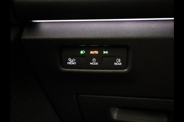Volkswagen Tiguan 1.5 eHybrid R-Line Edition 272 pk Automaat (DSG) | Verlengde garantie | Navigatie | Panoramadak | Trekhaak (wegklapbaar) | Rondomzicht camera | Lederen bekleding |Stoelverwarming/ventilatie | R-Line |