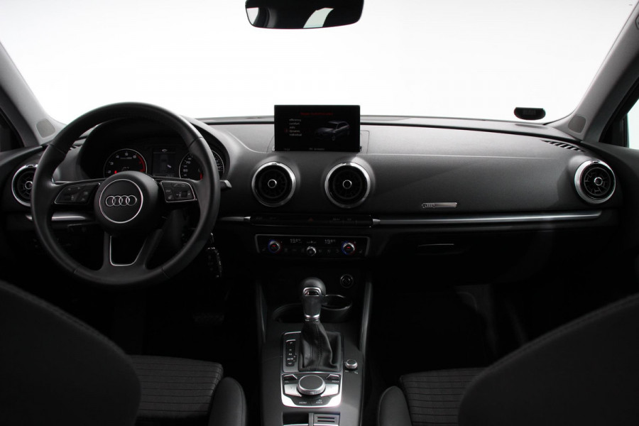 Audi A3 Sportback 35 TFSI 150pk Automaat S-Line Sport Climate Control Parkeer sensoren Full Led Stoelverwarming Lichtmetalen Velgen