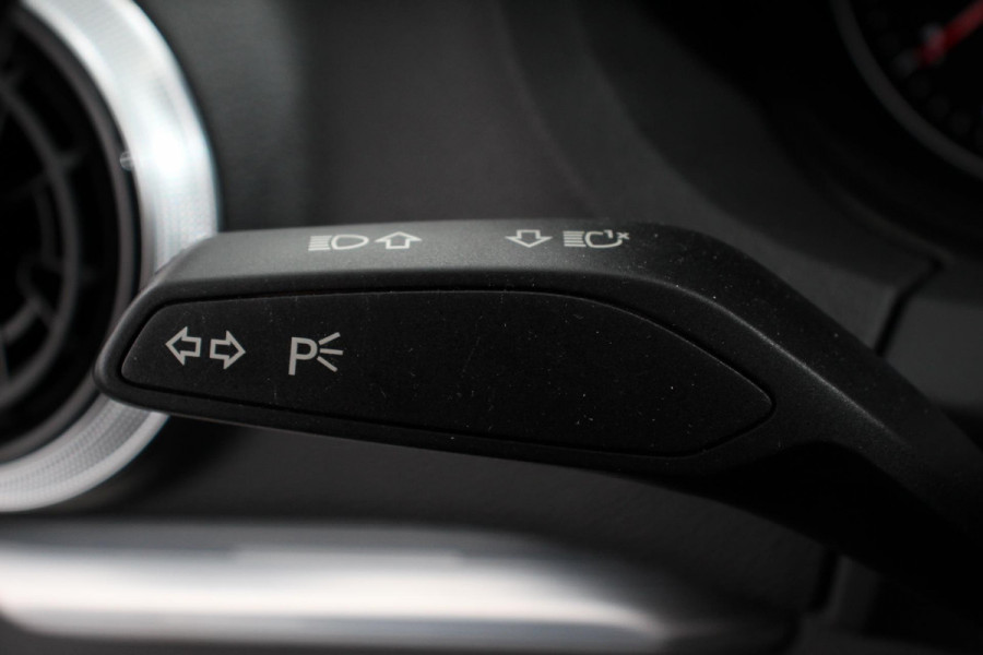 Audi A3 Sportback 35 TFSI 150pk Automaat S-Line Sport Climate Control Parkeer sensoren Full Led Stoelverwarming Lichtmetalen Velgen