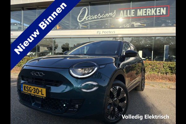 Fiat 600E La Prima 54 kWh Achteruitrijcamera - Airco - Apple carplay - Parkeersensoren - Navigatie - Draadloze telefoonoplader - Stoelverwarming - Voorstoelen met massagefunctie - Led verlichting - Bluetooth - Cruise control - Dodehoek detectie - Keyless start/ entry - Licht metalen velgen 18 inch - Stuur multifunctioneel