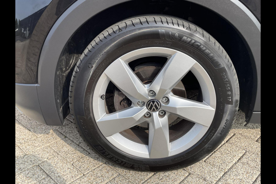 Volkswagen T-Cross 1.0 TSI 110pk DSG Style Navigatie Apple Carplay / Android Auto Camera Parkeer sensoren Dab Winterpakket Digitale Cockpit