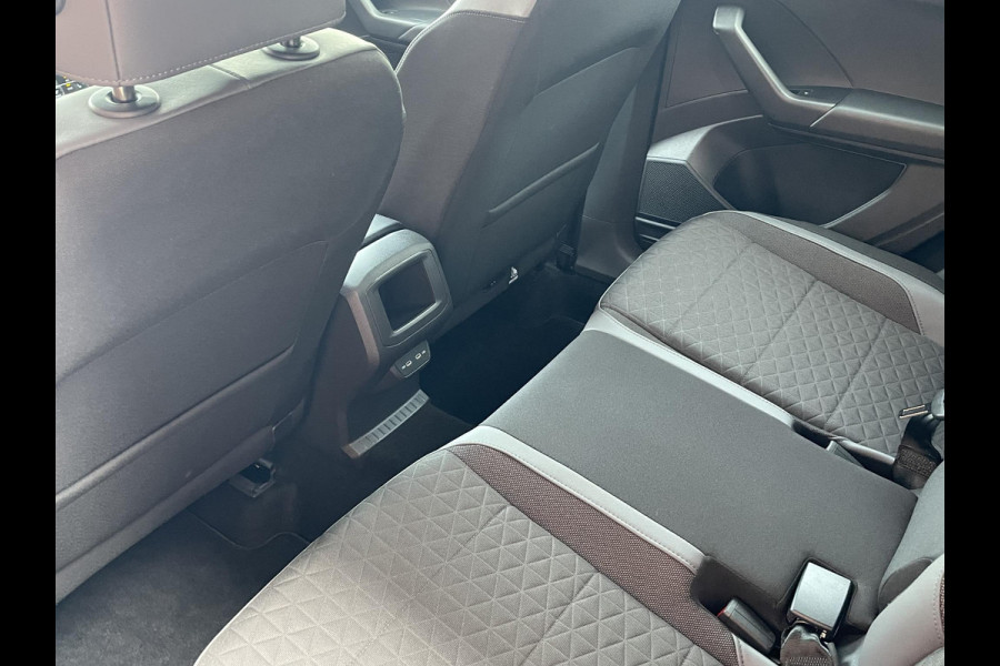 Volkswagen T-Cross 1.0 TSI 110pk DSG Style Navigatie Apple Carplay / Android Auto Camera Parkeer sensoren Dab Winterpakket Digitale Cockpit