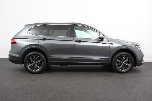 Volkswagen Tiguan Allspace 1.5 TSI 150pk DSG Move 7p. Navigatie Apple Carplay/Android Auto Wireless Trekhaak Parkeersensoren Camera Adaptive Cruise Control Stoel-en stuurverwarming Climate Control