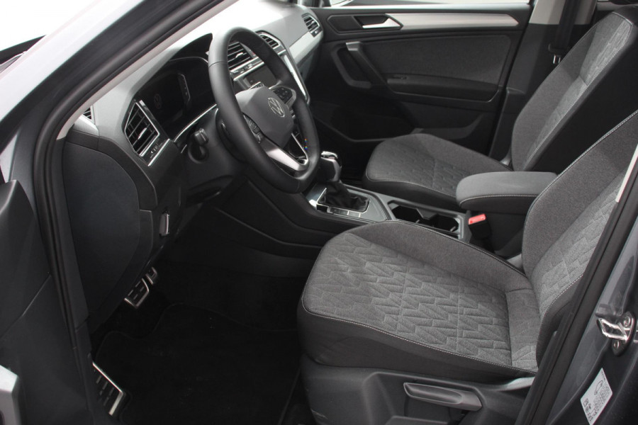 Volkswagen Tiguan Allspace 1.5 TSI 150pk DSG Move 7p. Navigatie Apple Carplay/Android Auto Wireless Trekhaak Parkeersensoren Camera Adaptive Cruise Control Stoel-en stuurverwarming Climate Control
