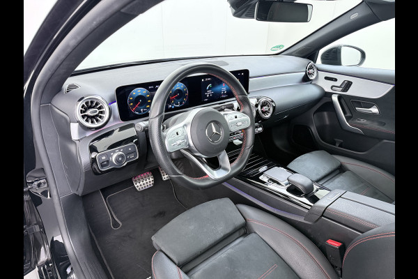 Mercedes-Benz A-Klasse 200 164PK AUT-7 AMG Pano-Dak Trekhaak Adap.Cruise Camera Navi Elek.Stoelen+Memory+Verwarmd Apple Carplay Android Rijassistentiepakket Business Plus-pakket Pdc Privacy Glas DAB Bluetooth Lmv Isofix Apps 1.600KG Trekgewicht Origineel Nederlandse Auto