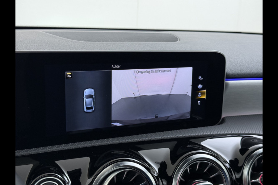 Mercedes-Benz A-Klasse 200 164PK AUT-7 AMG Pano-Dak Trekhaak Adap.Cruise Camera Navi Elek.Stoelen+Memory+Verwarmd Apple Carplay Android Rijassistentiepakket Business Plus-pakket Pdc Privacy Glas DAB Bluetooth Lmv Isofix Apps 1.600KG Trekgewicht Origineel Nederlandse Auto