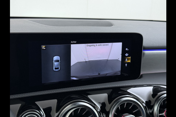 Mercedes-Benz A-Klasse 200 164PK AUT-7 AMG Pano-Dak Trekhaak Adap.Cruise Camera Navi Elek.Stoelen+Memory+Verwarmd Apple Carplay Android Rijassistentiepakket Business Plus-pakket Pdc Privacy Glas DAB Bluetooth Lmv Isofix Apps 1.600KG Trekgewicht Origineel Nederlandse Auto