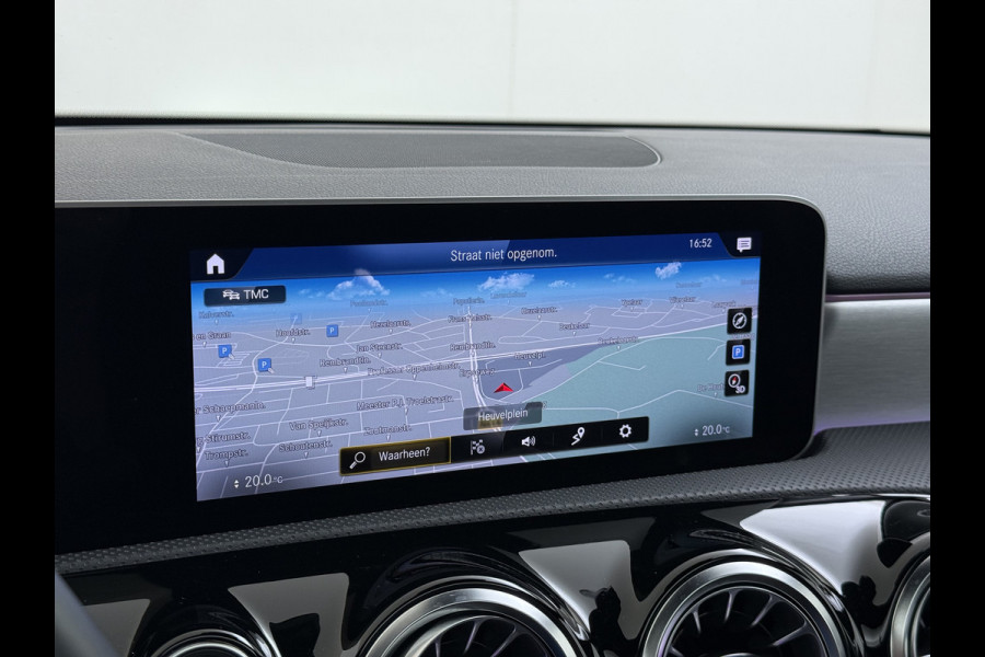 Mercedes-Benz A-Klasse 200 164PK AUT-7 AMG Pano-Dak Trekhaak Adap.Cruise Camera Navi Elek.Stoelen+Memory+Verwarmd Apple Carplay Android Rijassistentiepakket Business Plus-pakket Pdc Privacy Glas DAB Bluetooth Lmv Isofix Apps 1.600KG Trekgewicht Origineel Nederlandse Auto