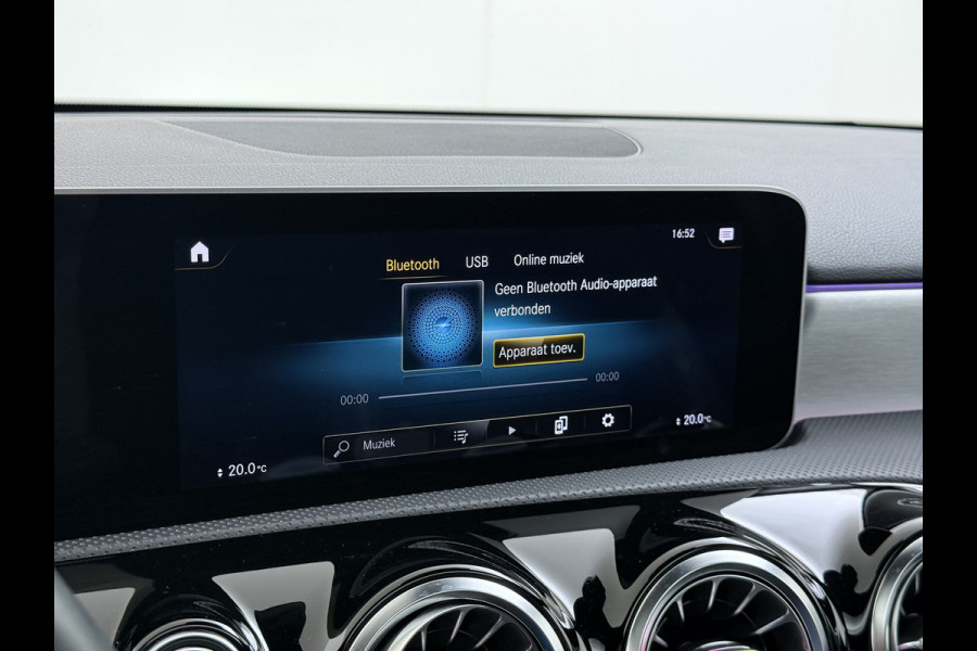Mercedes-Benz A-Klasse 200 164PK AUT-7 AMG Pano-Dak Trekhaak Adap.Cruise Camera Navi Elek.Stoelen+Memory+Verwarmd Apple Carplay Android Rijassistentiepakket Business Plus-pakket Pdc Privacy Glas DAB Bluetooth Lmv Isofix Apps 1.600KG Trekgewicht Origineel Nederlandse Auto
