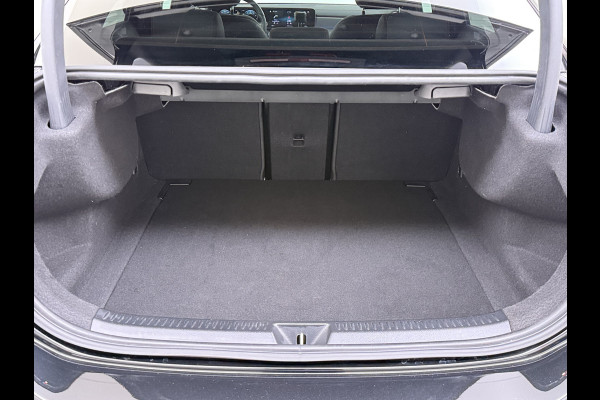 Mercedes-Benz A-Klasse 200 164PK AUT-7 AMG Pano-Dak Trekhaak Adap.Cruise Camera Navi Elek.Stoelen+Memory+Verwarmd Apple Carplay Android Rijassistentiepakket Business Plus-pakket Pdc Privacy Glas DAB Bluetooth Lmv Isofix Apps 1.600KG Trekgewicht Origineel Nederlandse Auto