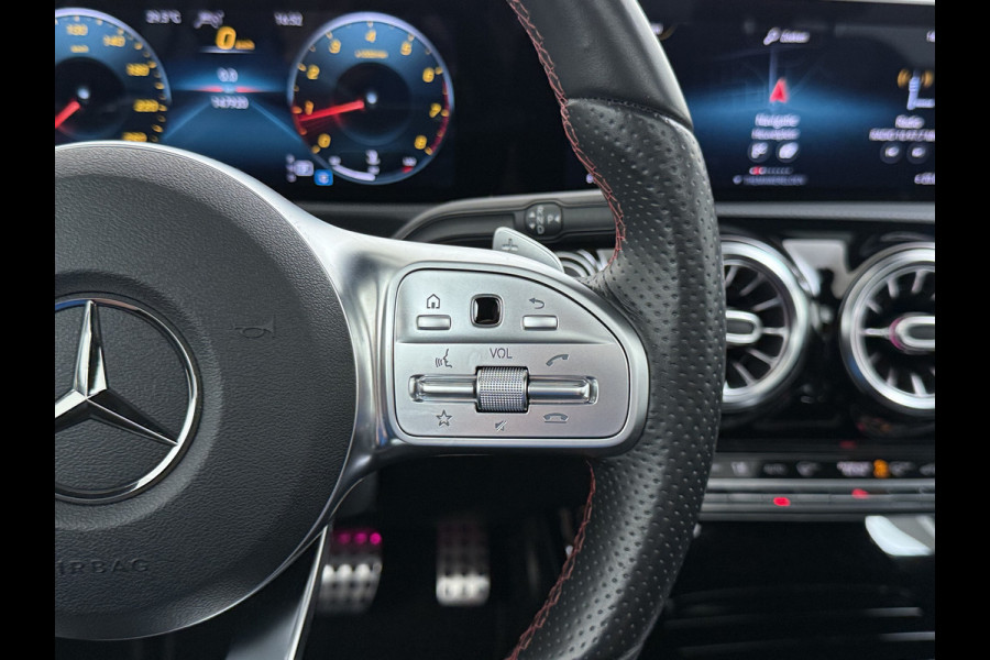 Mercedes-Benz A-Klasse 200 164PK AUT-7 AMG Pano-Dak Trekhaak Adap.Cruise Camera Navi Elek.Stoelen+Memory+Verwarmd Apple Carplay Android Rijassistentiepakket Business Plus-pakket Pdc Privacy Glas DAB Bluetooth Lmv Isofix Apps 1.600KG Trekgewicht Origineel Nederlandse Auto