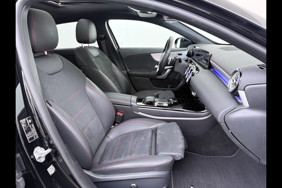 Mercedes-Benz A-Klasse 200 164PK AUT-7 AMG Pano-Dak Trekhaak Adap.Cruise Camera Navi Elek.Stoelen+Memory+Verwarmd Apple Carplay Android Rijassistentiepakket Business Plus-pakket Pdc Privacy Glas DAB Bluetooth Lmv Isofix Apps 1.600KG Trekgewicht Origineel Nederlandse Auto