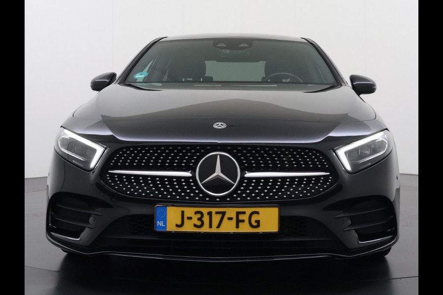 Mercedes-Benz A-Klasse 200 164PK AUT-7 AMG Pano-Dak Trekhaak Adap.Cruise Camera Navi Elek.Stoelen+Memory+Verwarmd Apple Carplay Android Rijassistentiepakket Business Plus-pakket Pdc Privacy Glas DAB Bluetooth Lmv Isofix Apps 1.600KG Trekgewicht Origineel Nederlandse Auto