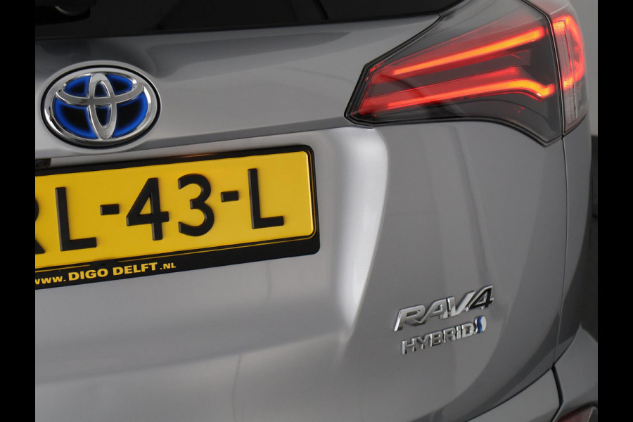 Toyota RAV4 2.5 HYBRID DYNAMIC SPORT GARANTIE 10-2028 ACHTERUITRIJ CAMERA . ADAPTIEVE CRUISE CONTROL . PARKEERSENSOREN VOOR & ACHTER .