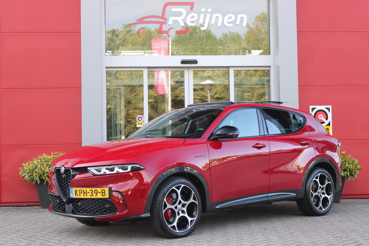 Alfa Romeo Tonale 1.5T 160PK Hybrid Veloce TECHNOLOGY PACK: PARKEERWAARSCHUWING VOOR EN ACHTER/360° CAMERA / AUTONOMOUS DRIVING LEVEL 2: ADAPTIVE CRUISE CONTROL/LANE CENTERING ASSIST/TRAFFIC JAM ASSIST DODEHOEK DETECTIE AUTOMATISCH DIMMENDE BUITENSPIEGELS ELEKTRISCH BEDIENBARE ACHTERKLEP | 19" LICHTMETALEN VELGEN | DRAADLOZE TELEFOONLADER | NAVIGATIE | DRAADLOZE APPLE CARPLAY/ANDROID AUTO | FULL LED MATRIX KOPLAMPEN |