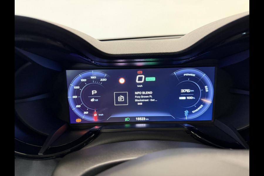 Alfa Romeo junior Elettrica Automaat 156PK Adaptieve Cruise Control LMV 18 inch Full Led Matrix Parkeer sensoren Navigatie Apple Carplay / Android auto  Climate Control