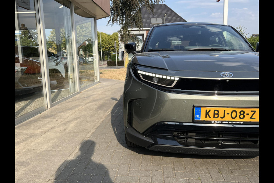 Toyota Urban Cruiser 61,1 kWh 174pk Executive | JBL, Stoel- Stuurverwarming, 360 graden camera