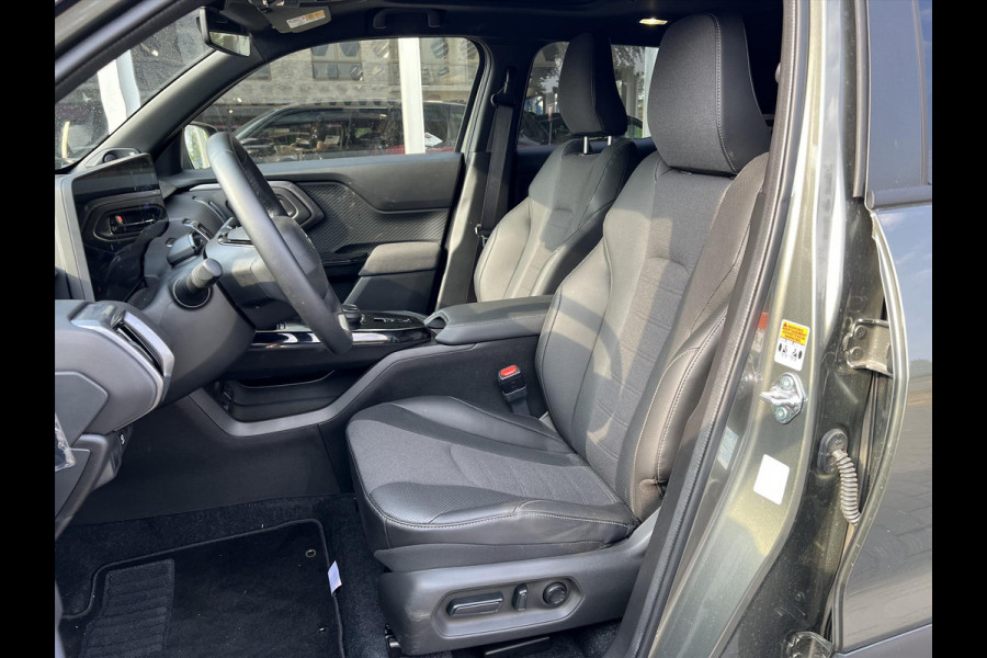 Toyota Urban Cruiser 61,1 kWh 174pk Executive | JBL, Stoel- Stuurverwarming, 360 graden camera