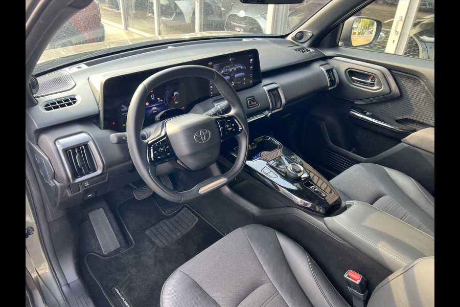 Toyota Urban Cruiser 61,1 kWh 174pk Executive | JBL, Stoel- Stuurverwarming, 360 graden camera