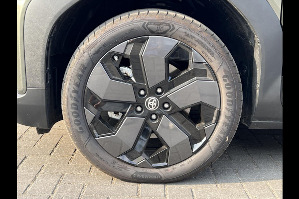 Toyota Urban Cruiser 61,1 kWh 174pk Executive | JBL, Stoel- Stuurverwarming, 360 graden camera
