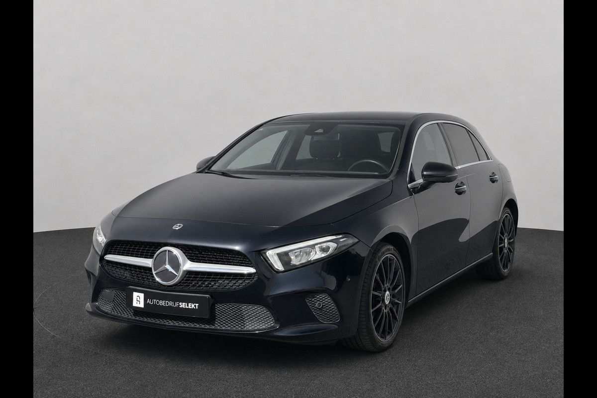 Mercedes-Benz A-Klasse 200 | Widescreen | Carplay | Sfeerverlichting | AMG velgen | Camera | Stoelver. | Dealer onderhouden | A200