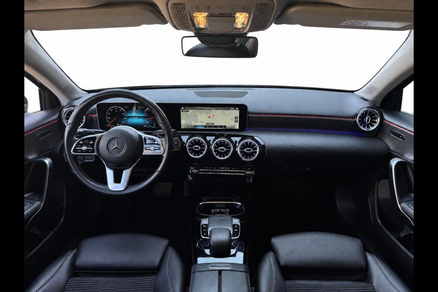 Mercedes-Benz A-Klasse 200 | Widescreen | Carplay | Sfeerverlichting | AMG velgen | Camera | Stoelver. | Dealer onderhouden | A200