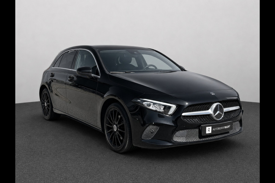 Mercedes-Benz A-Klasse 200 | Widescreen | Carplay | Sfeerverlichting | AMG velgen | Camera | Stoelver. | Dealer onderhouden | A200