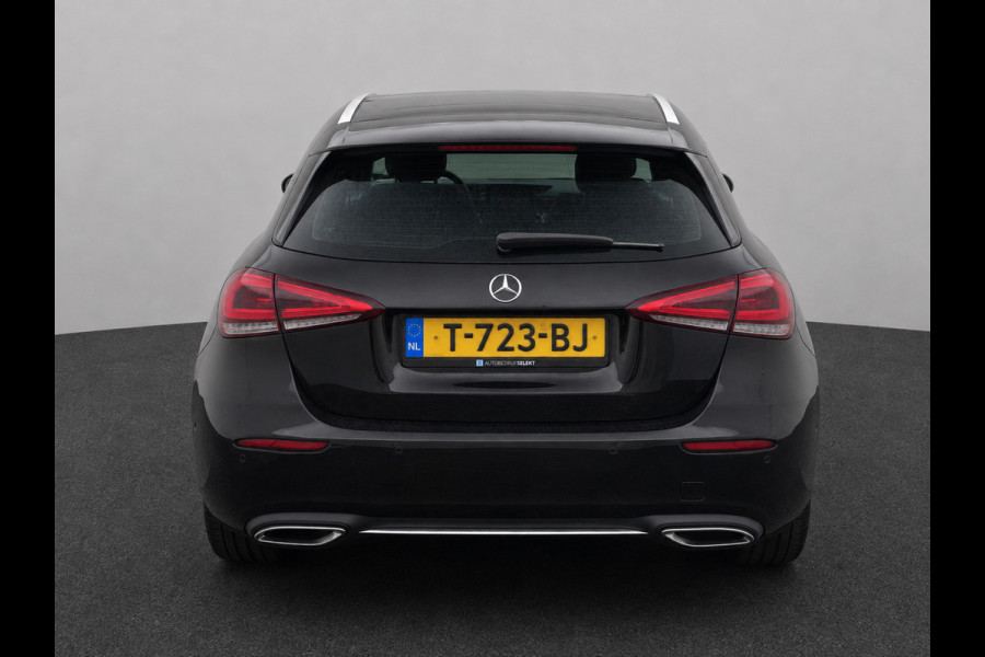Mercedes-Benz A-Klasse 200 | Widescreen | Carplay | Sfeerverlichting | AMG velgen | Camera | Stoelver. | Dealer onderhouden | A200