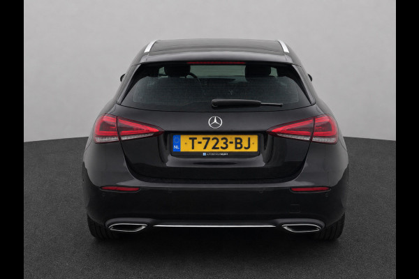 Mercedes-Benz A-Klasse 200 | Widescreen | Carplay | Sfeerverlichting | AMG velgen | Camera | Stoelver. | Dealer onderhouden | A200