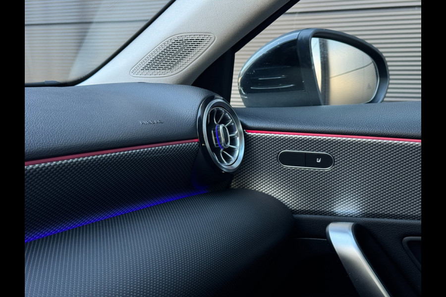 Mercedes-Benz A-Klasse 200 | Widescreen | Carplay | Sfeerverlichting | AMG velgen | Camera | Stoelver. | Dealer onderhouden | A200